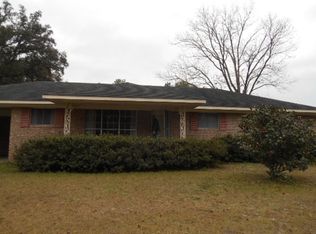 2402 Camden Dr, Waycross, GA 31501