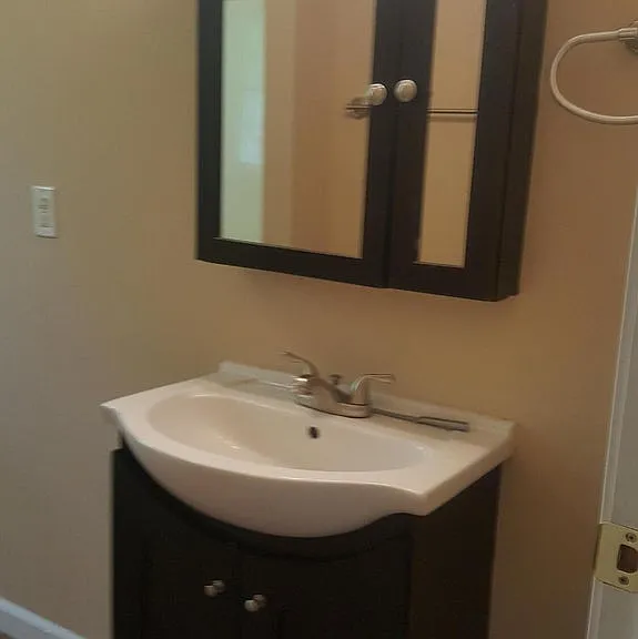 426 Parliament Rd — Photo 7