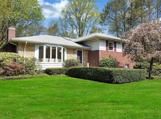 75 Willets Rd, Glen Cove, NY 11542