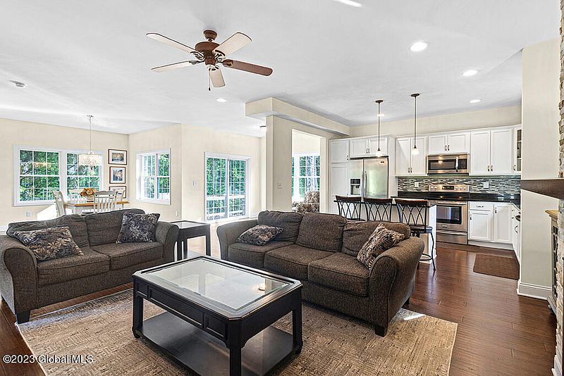 5th image of 2749 W Lydius Street