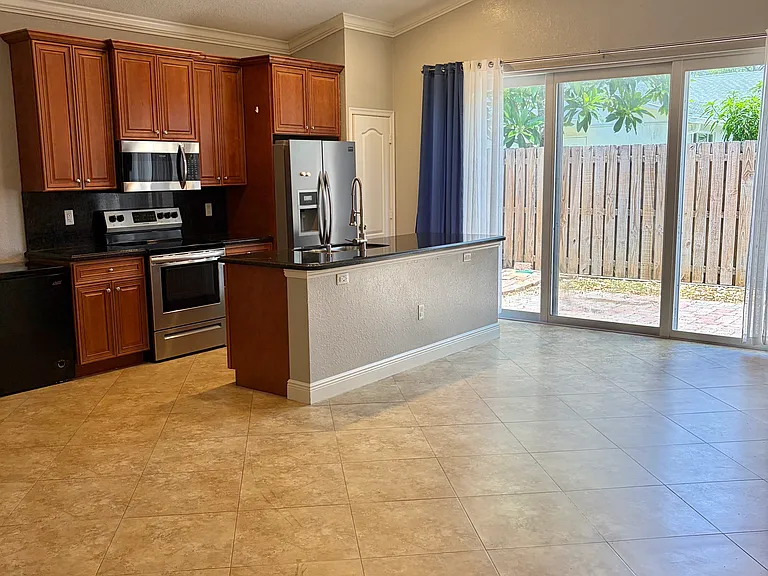 3125 Shelby Way — Photo 5