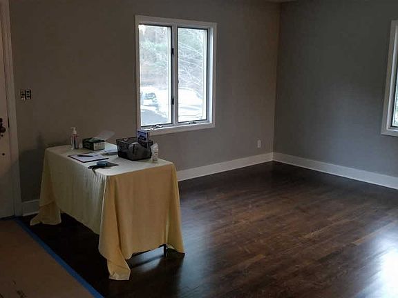 3rd image of 19 Dresden Ct