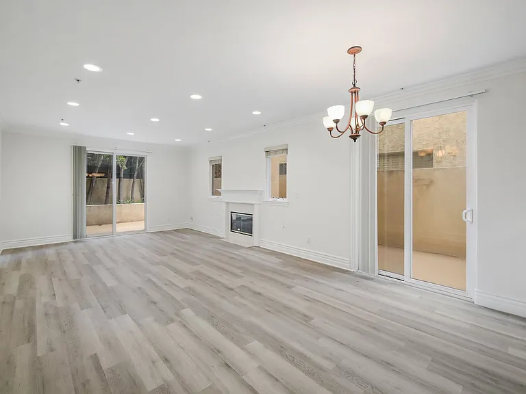 2306 Fox Hills Dr — Photo 5