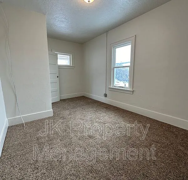615 8th Ave S — Photo 13