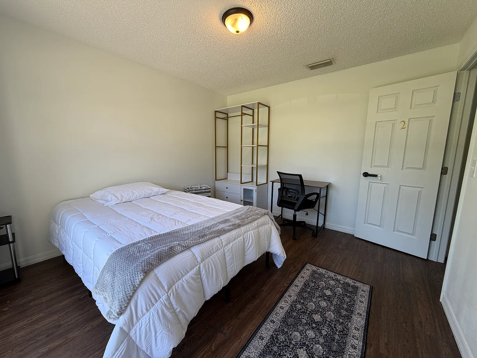 6 bed, 2083 sqft, $850 — Photo 3