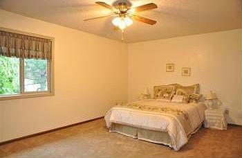 4th image of 625 E Showalter St