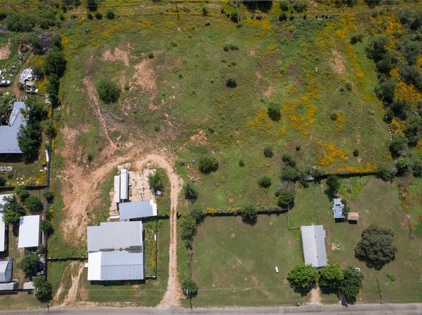 1009 Angle Ave, Llano, TX 78643