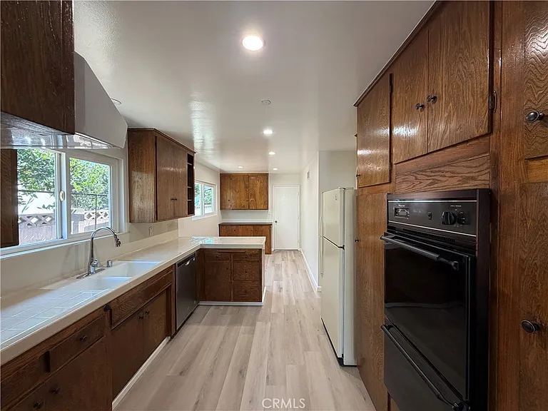 6621 Whitman Ave — Photo 7