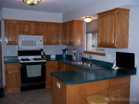 5th image of 46529 Heathmoor Dr