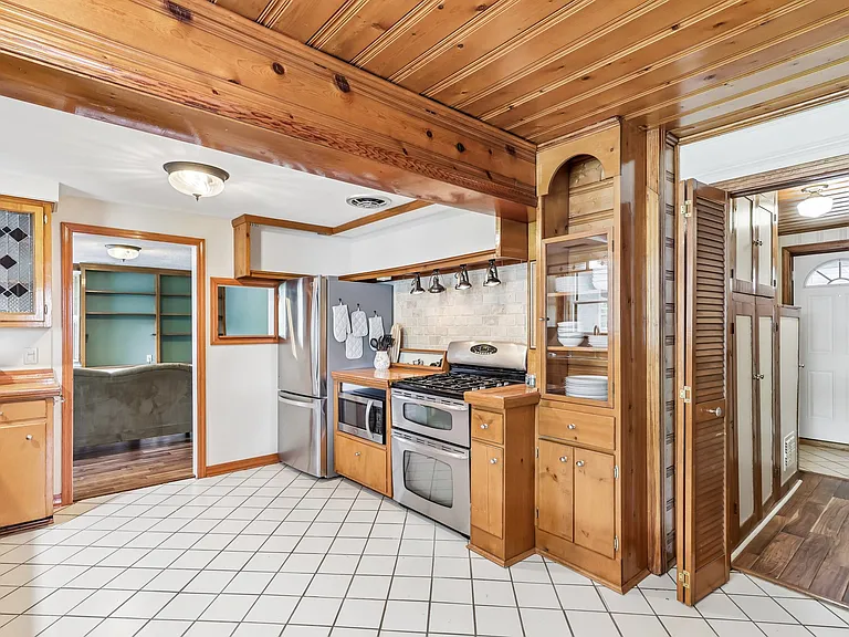 686 Portage Lakes Dr — Photo 14