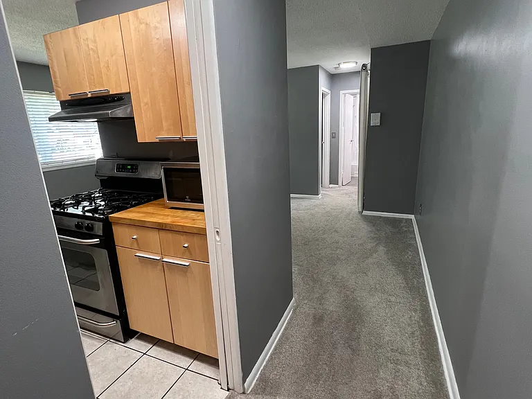 2747 Dupont Ave S #102 — Photo 6