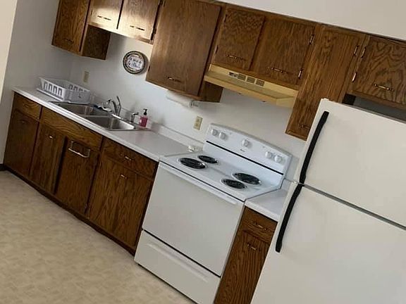 4th image of 909 1st Ave S