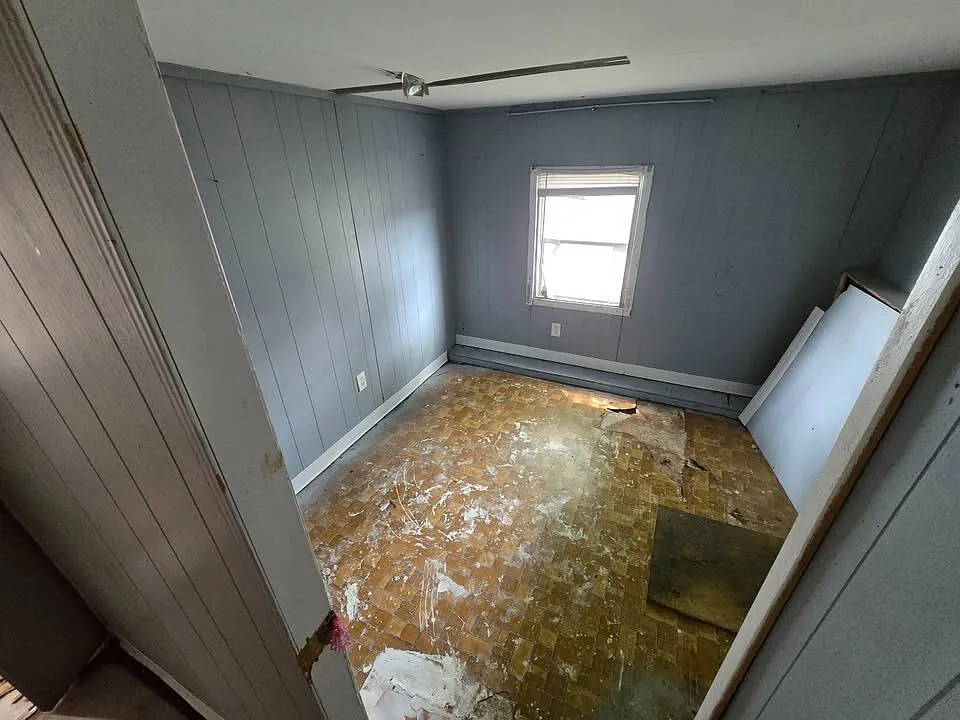2 bed, 1.0 bath, $550 — Photo 2