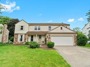 2366 Harness Dr, West Bloomfield, MI