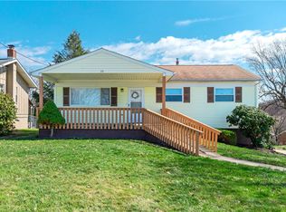 30 Marilou Dr, Jeannette, PA 15644