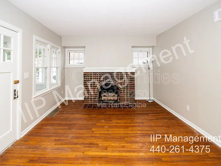 6177 Iroquois Trl — Photo 2