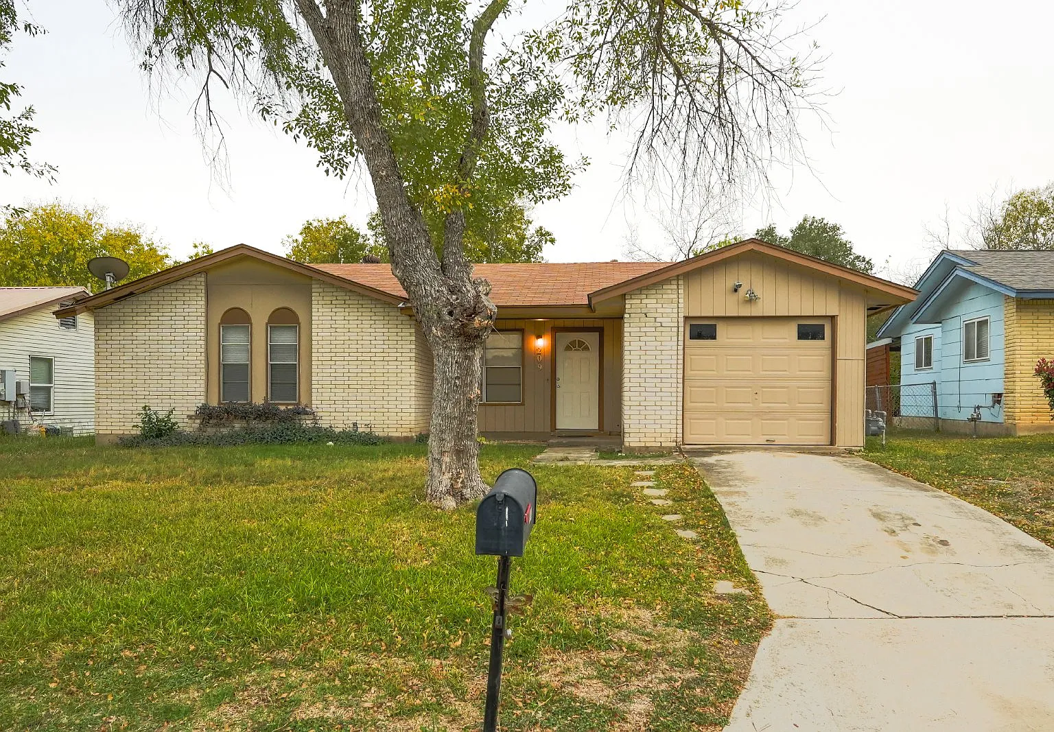 3 bed, 2.0 bath, 952 sqft, $1,500 — Photo 1