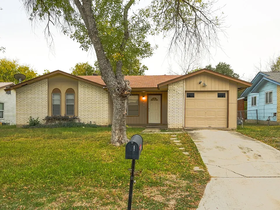 209 Royal Dr