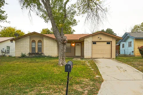 209 Royal Dr Photo 1