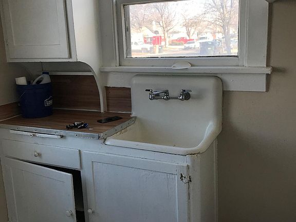 2nd image of 1604 N Plum St