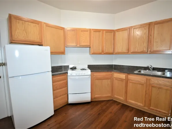 1595 Beacon St APT 4, Brookline, MA 02446