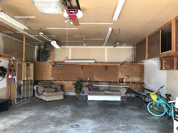 2nd image of 606 S Mountain St