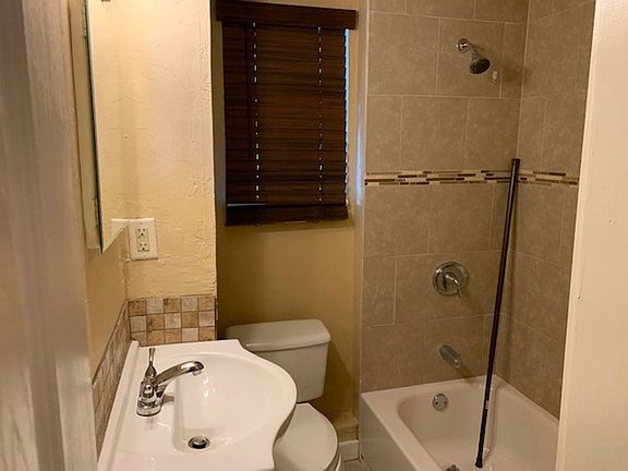 3rd image of 629B NW 10th St