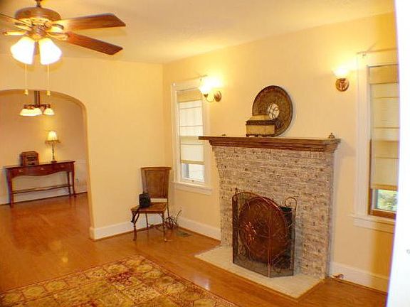 2nd image of 3832 Summitt Dr
