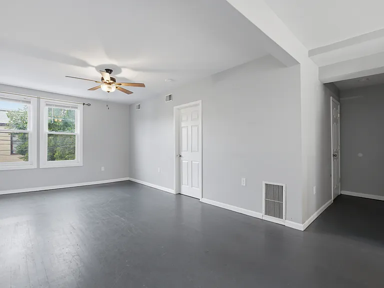 71 E 22nd St #2 — Photo 8