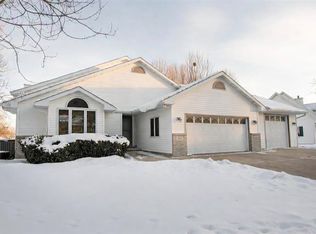 212 Yarrow Hill Dr, Cottage Grove, WI 53527