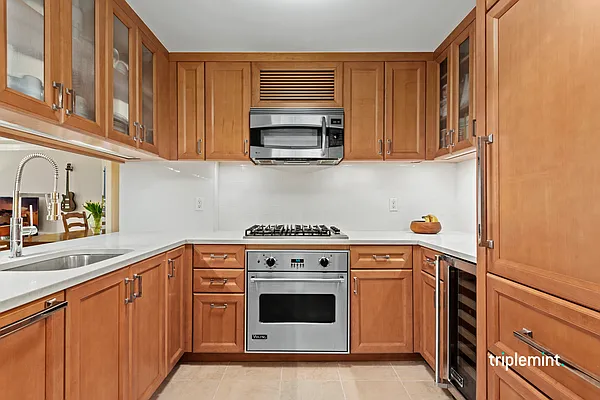 Sold by Triplemint | media 3