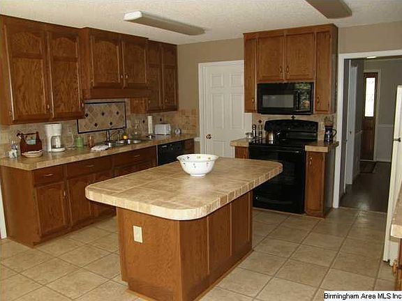 Gorgeous Kitchen with lots of cabinets