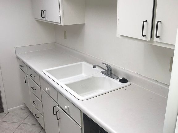 5th image of 2560 W Isabella Ave