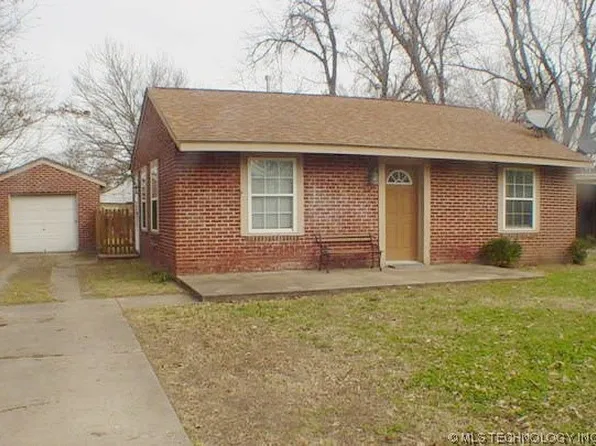 329 SE 5th St, Pryor, OK 74361