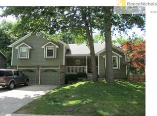 1116 NE Birchwood Dr, Lees Summit, MO 64086