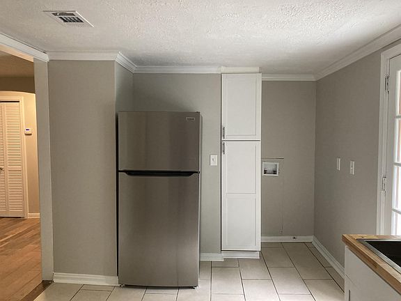 5th image of 1221 Armour Cir
