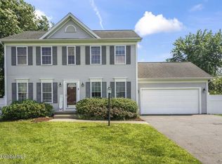 8 Sundial Pl, Clifton Park, NY 12065