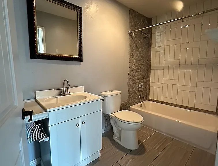 1405 SW 31st St — Photo 14