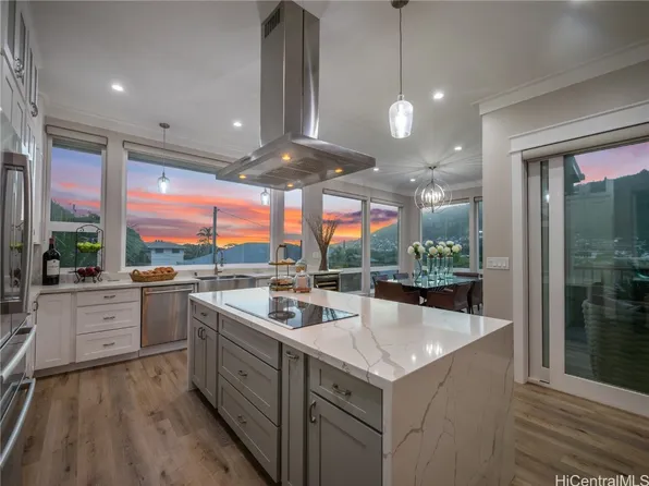 3005 Kalawao St #2, Honolulu, HI 96822