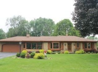N69W13275 Harding Dr, Menomonee Falls, WI 53051