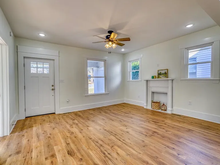 738 E Tombigbee St — Photo 3