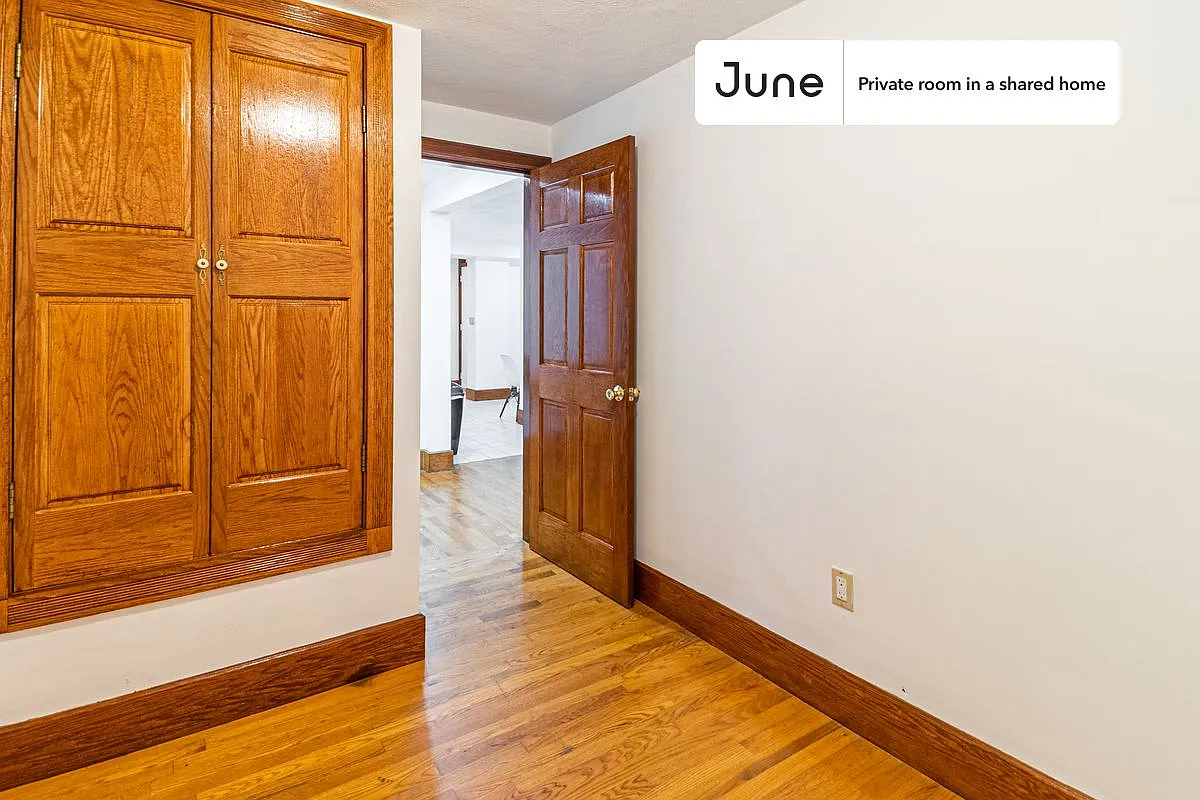 Full bedroom in 5 bed/2 bath home in Central Square (Cambridge) #1474 B — Photo 2