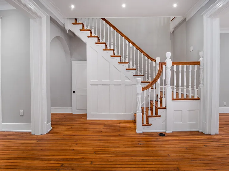 8 R St NW #1 — Photo 15