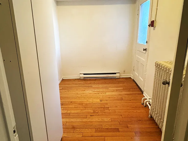 383 Lansdowne Ave #MAIN FLOOR — Photo 19