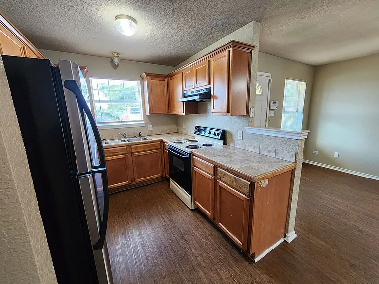 Roomy 3 Bedroom Duplex In S. Fort Worth — Photo 7