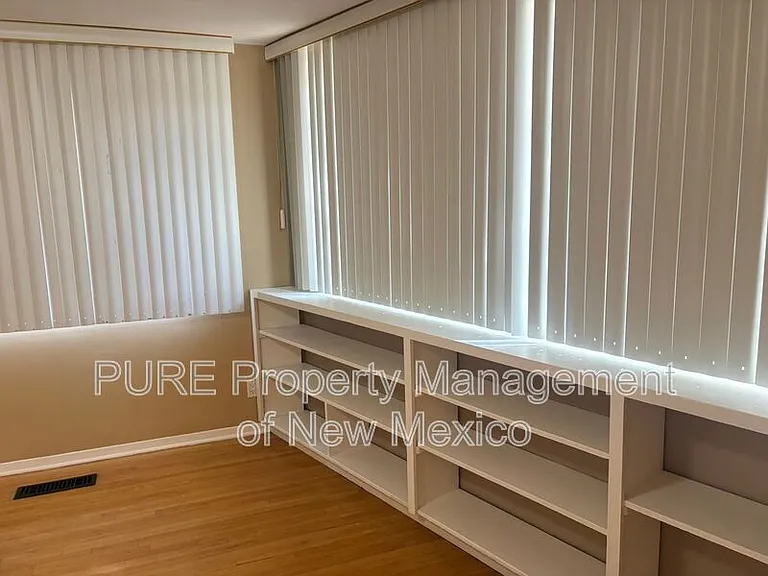 1013 Richmond Dr SE — Photo 17