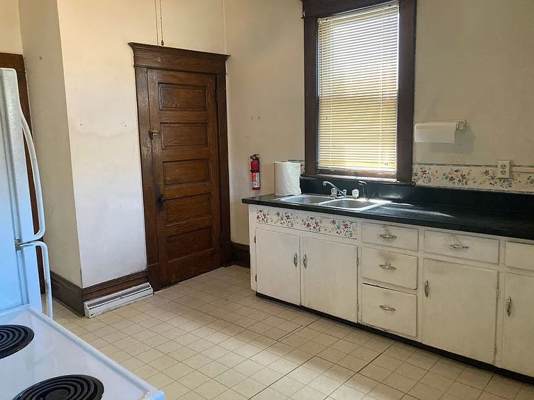 212 Grand Street — Photo 8