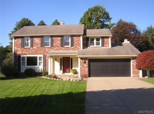 1262 Surrey Run, East Aurora, NY 14052