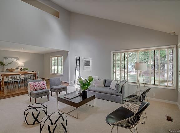 4th image of 301 Abbotsford Ct