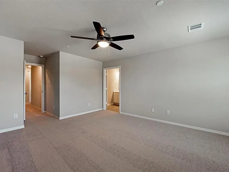 8040 Scanlan Trl — Photo 10